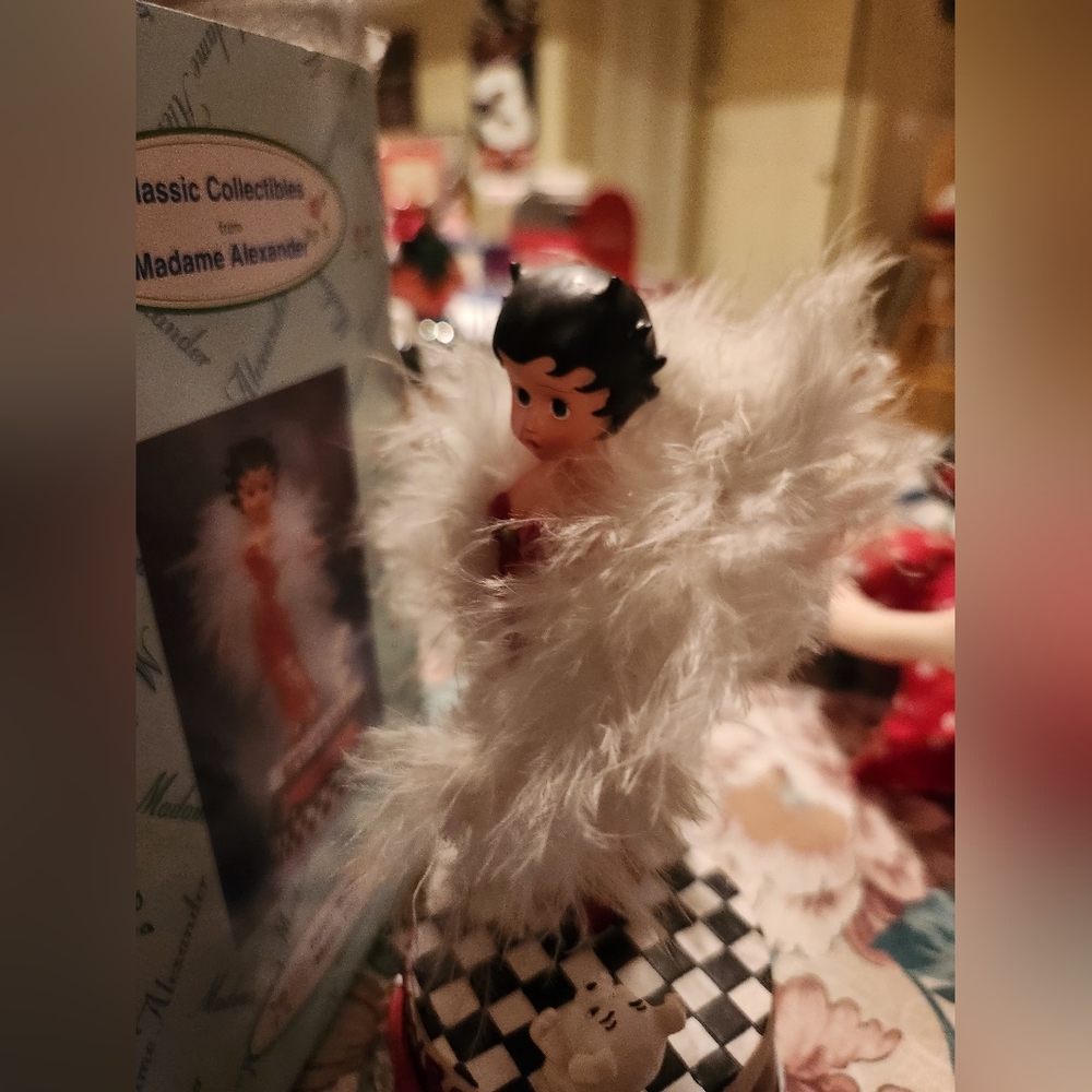 Madame Alexander Betty Boop Music Box - Picture 3 of 5